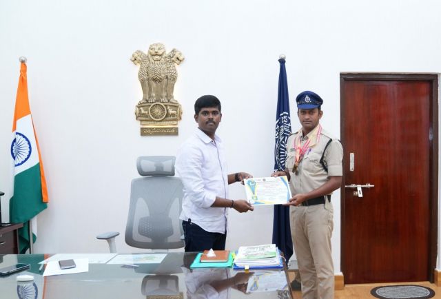 Anantapur SP Felicitates Constable For Sporting Excellence